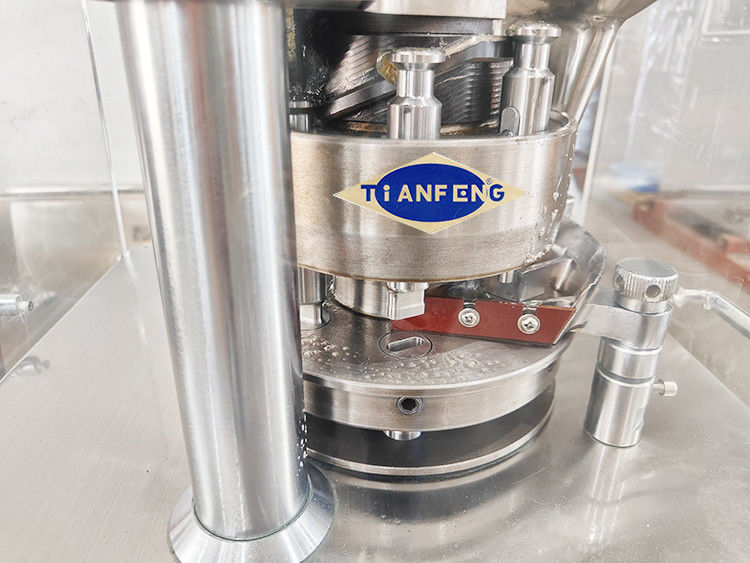 Μέγιστη πίεση 60KN Rotary Tablet Press Machine Για πάχος δισκίου 2-6mm σε μέγεθος 900x800x1800mm