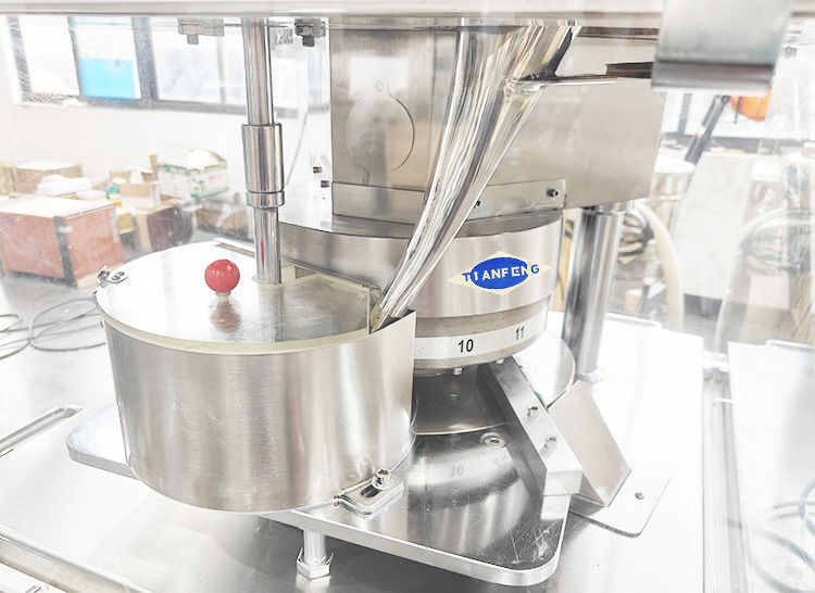 10000-42000 PCS/ώρα χωρητικότητα Rotary Tablet Press Machine με τάση 380V και μέγιστη ταχύτητα πύργου 20-37RPM