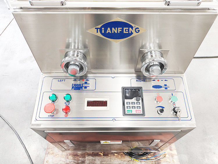 10000-42000 PCS/ώρα χωρητικότητα Rotary Tablet Press Machine με τάση 380V και μέγιστη ταχύτητα πύργου 20-37RPM