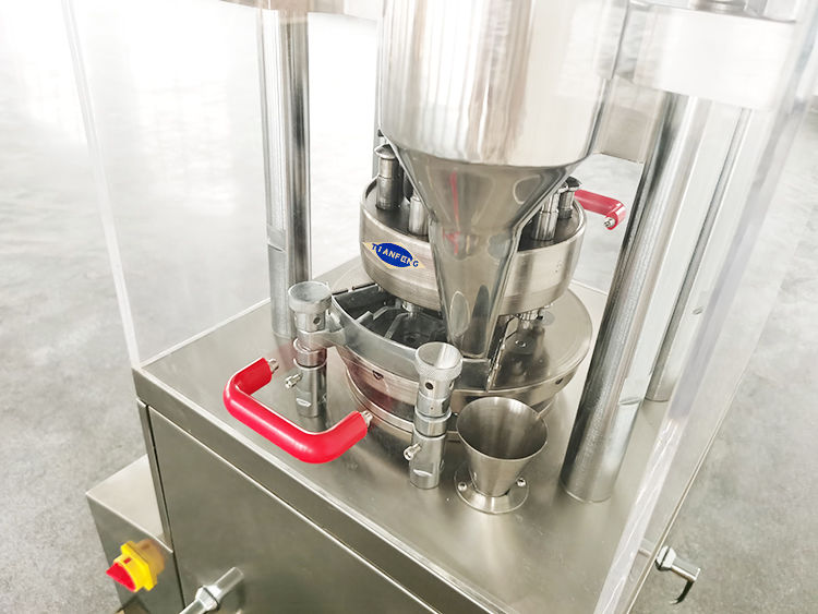 Ταχύτητα περιστροφής του πύργου 0-30 r/min Μηχανή κατασκευής δισκίων καμφούρης για την παραγωγή πιεστηρίων δισκίων / δισκίων