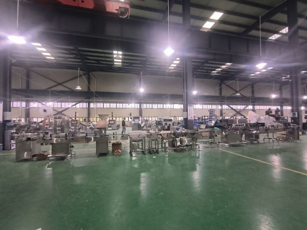 Σύνδεση παραγωγής 380V υψηλής ταχύτητας γεμίσματος μπουκαλιών με εγγύηση ενός έτους για μπουκάλια 60ml 80ml 100ml